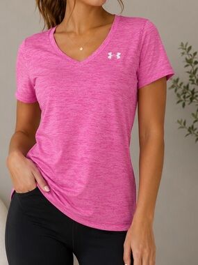 Under Armour HeatGear Pink V-Neck Athletic Tee Size Small